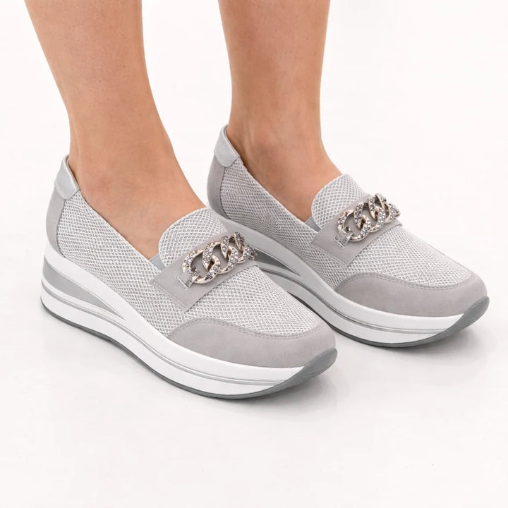 Zapatillas Calliope color gris, vista lateral del par